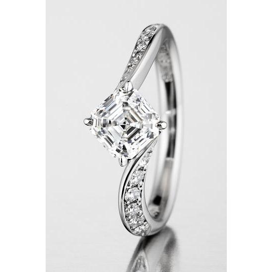 正規特約店ロイヤルアッシャーカットAC012/センター0.38ct　I-VS2/サイドメレー14-0...