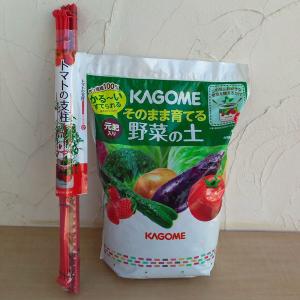 そのまま育てる野菜の土 15リットル入と トマトの支柱（ジョイントサポート支柱）のセット｜engei