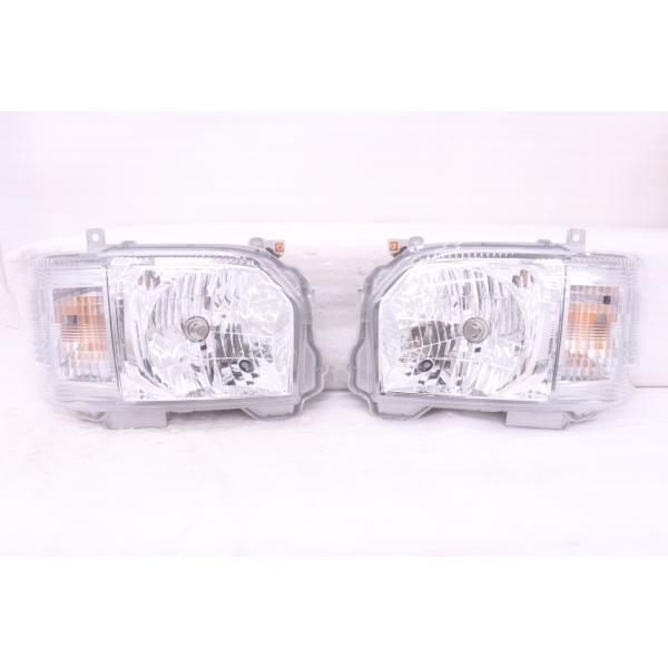 50-1198★新車外し★4型~ ハロゲン 200系 ハイエース★左右ヘッドライト KOITO 26...