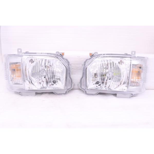 50-973★新車外し★4型~ ハロゲン 200系 ハイエース★左右ヘッドライト KOITO 26-...