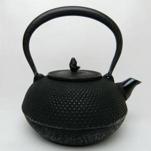 南部鉄瓶　文秀堂　末広アラレ　１、2Ｌ　ＩＨ対応品　南部鉄器 伝統工芸品 南部鉄瓶 末広型 アラレ 1.2L 黒 IH対応 ガス火 直火 鉄分