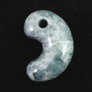 糸魚川翡翠 ヒスイ 小滝コン沢産 勾玉 ブルー ペンダントトップ 1.52g