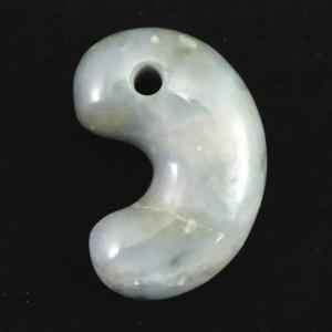 糸魚川翡翠異形勾玉 M07229 翠雅 作 43mm*25mm*14mm 糸魚川産 ヒスイ製