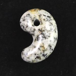 糸魚川翡翠　勾玉　小滝産 糸魚川翡翠 小滝産 27mm 勾玉 ブルー ディレクトリーカード付 8.0g