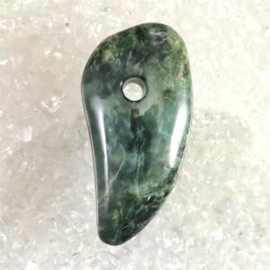 糸魚川翡翠 小滝産 33mm 勾玉 ブルー ディレクトリーカード付 16.19g