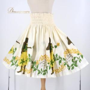 【中古】 Maunaloa マウナロア フラダンス 衣装 パウスカート ホワイト系 日本製 プルメリア柄 ハワイアンプリント ダンサー柄 アロハ フラ ダンス レッスン …