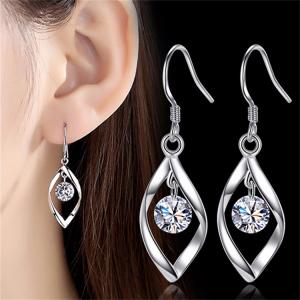 フックピアス レディース 18kgp ティアドロップ しずく 雫ピアス 大粒0.8ct 揺れる 18金 K18コーティング ギフト 女性 クリスマス