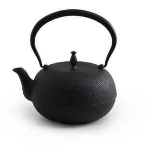 新品、供箱、栞付　南部盛栄堂(OIGEN)造　平型アラレ１.５Ｌ　ＩＨ対応品 IH対応 南部鉄瓶 平形アラレ1.5L (南部鉄器 鉄分補給 急須 鉄瓶兼用