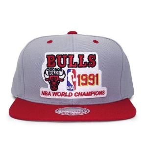 新品 Mitchell & Ness (ミッチェルアンドネス)cnfmnchb306BULLS NBA FINALS CHAMPS 1991スナップバックキャップGREYxRED 620-006959-012(ヘッドウェア)｜essense