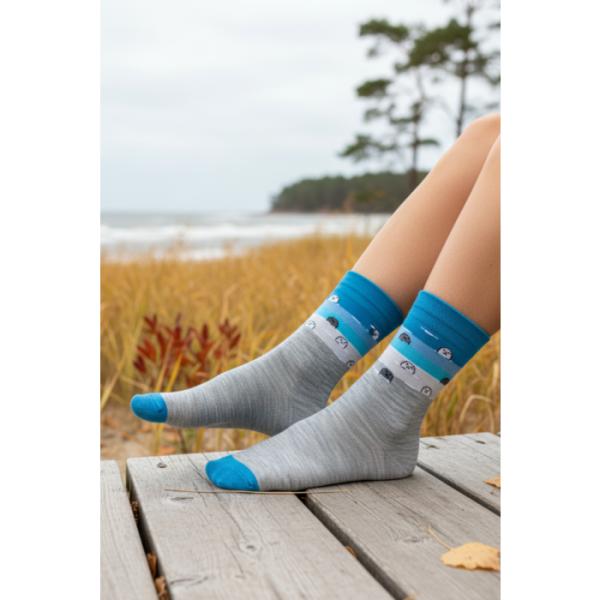 北欧エストニアのユニーク柄ソックス ソキサフテル Sokisahtel アザラシと海風をまとうメリノ...