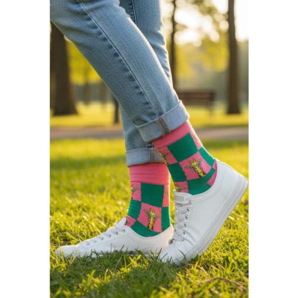 北欧エストニアのユニーク柄ソックス ソキサフテル Sokisahtel キリンとチェックで元気に！カ...