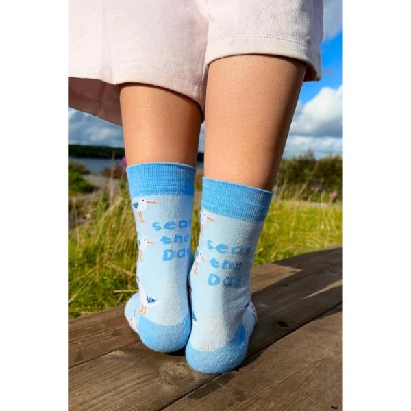 北欧エストニアのユニーク柄ソックス ソキサフテル Sokisahtel ライトブルーにカモメが映える...