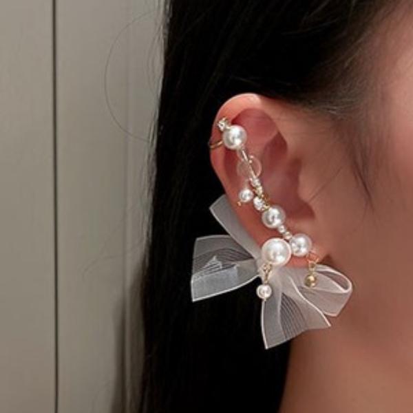 ピアス イヤーフック  片耳用 リボン 白 パール  シルバー 可愛い レディース 女の子