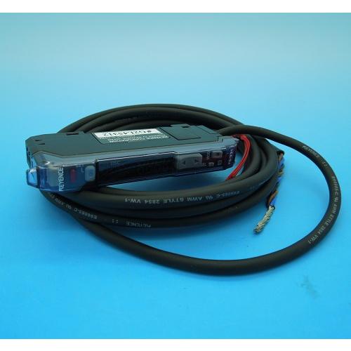 FS-V31　デジタルファイバアンプ　キーエンス　未使用品