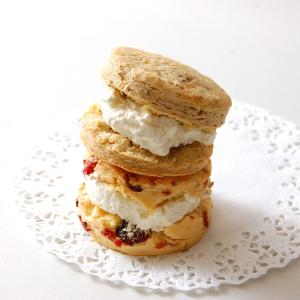 famfam スコーンクリームサンドセット ６Ｐ（冷凍便 送料無料 国産小麦粉 バター使用 無精製甜菜糖 純粋蜂蜜 アルミフリーベーキングパウダー）