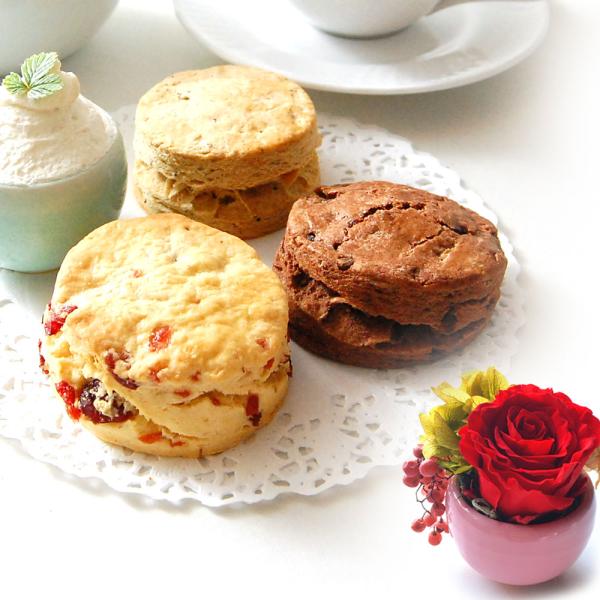 リッチハニースコーンギフト７P＋スコーンクリーム２個　フラワーアレンジメント付き（ギフト 母の日 冷...