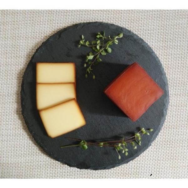 スモークチーズ 約95g　【クール便：冷蔵】 ひとつひとつ手作りで作っています　ご自宅用