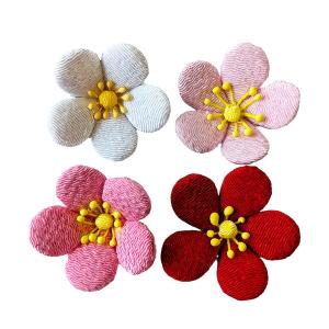 お正月飾り ちりめん細工 黄色い花芯のちりめん梅(1個) 小物 : て