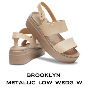 クロックス crocsBrooklyn Metallic Low Wedge Ws/ブルックリン メタリック ロウ ウェッジ ウィメン/メタリックシャンパン