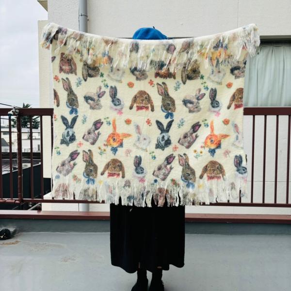 ナタリー・レテ 2024 ヴァージョン・シャギー・ブランケット・ストール ラビッツ　ウサギたちのふわ...