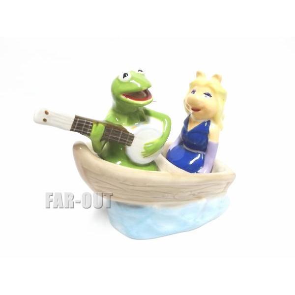 ディズニー マペッツ カーミット&amp;ミス・ピギー ボートでバンジョーを弾く ソルト&amp;ペッパー フィギュ...