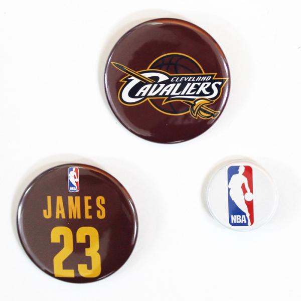 【特価】クリーブランド・キャバリアーズ オフィシャル No.23 レブロン・ジェームズ 缶バッジ(3...