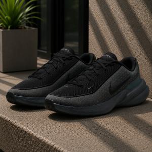 NIKE（ナイキ） スニーカー インタラクト ラン ブラック NIKE INTERACT
