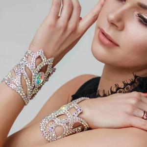 SWAROVSKI（スワロフスキー） ブレスレット オーロラカラー 3連 