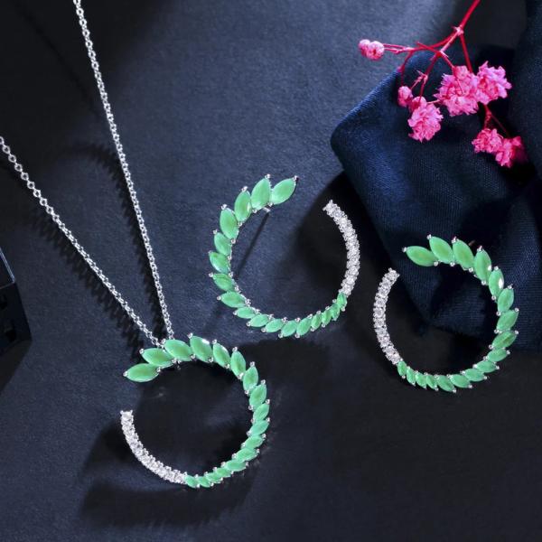 ペンダント ピアス ネックレス 緑 グリーン ジルコニア クリスタル エメラルド ピック レディース...