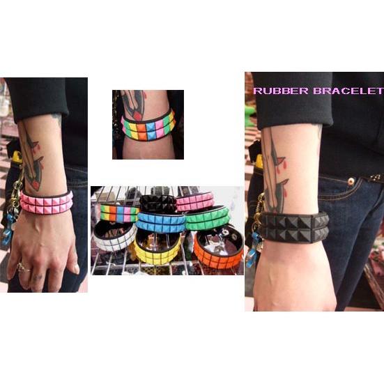 ラバーブレスレット 角鋲2連/丸鋲1連　オレンジ