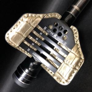 レザークラフト　がまかつ用　へちさぐり銀治郎・銀参郎兼用肘当てカバー　クロコＳＧ