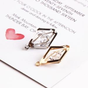 【商談中です】ハンドメイドコネクターチャーム⭐組み立てパーツ⭐ブロンズ 金属チャーム コネクター 中空ロンバス アクリルダイヤ封じ込め5個