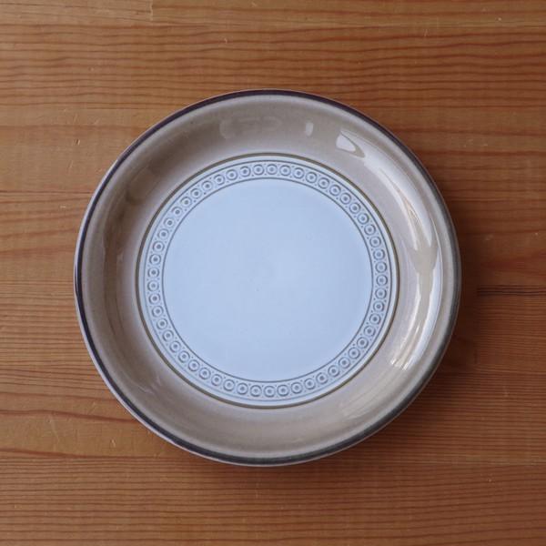 デンビー ケーキ皿 ベージュ デザートプレート 中皿 18cm イギリス ヴィンテージ 食器 陶器 ...