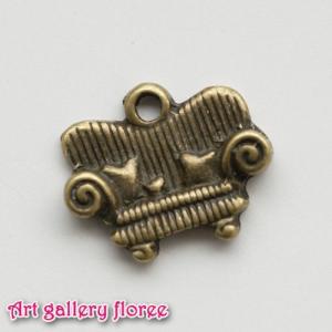 【アンティークパーツ】　ソファー　金古美（1個入り）