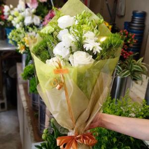 白いおまかせ花束 送料無料|白グリーン系ロング...の詳細画像4
