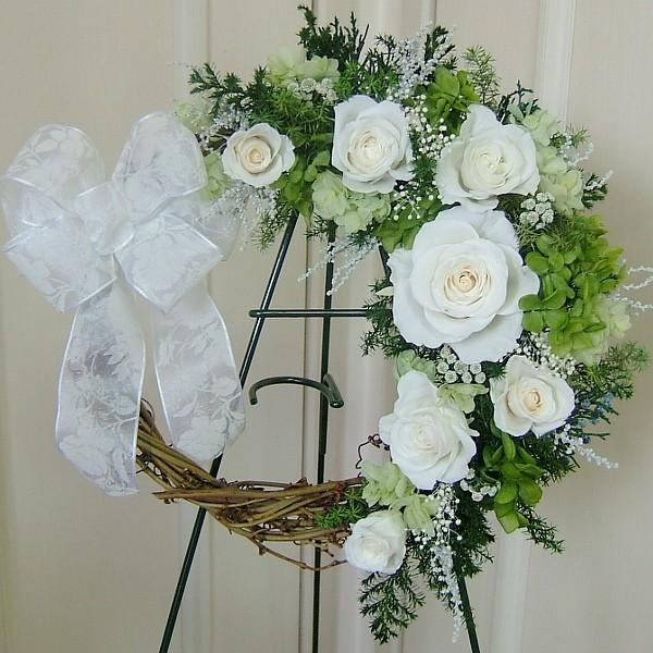 【ピュアホワイトローズのハーフリース】プリザーブドフラワーリース ギフト リース 結婚祝い/新築祝い...