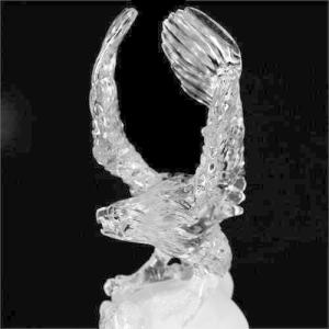 最高級 天然水晶 手彫り 鷹彫刻置物 ケース付(...の商品画像