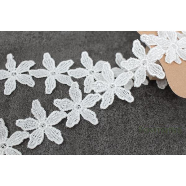 ケミカルレース 1m 花 オフ白 (LFL421OWEH00)