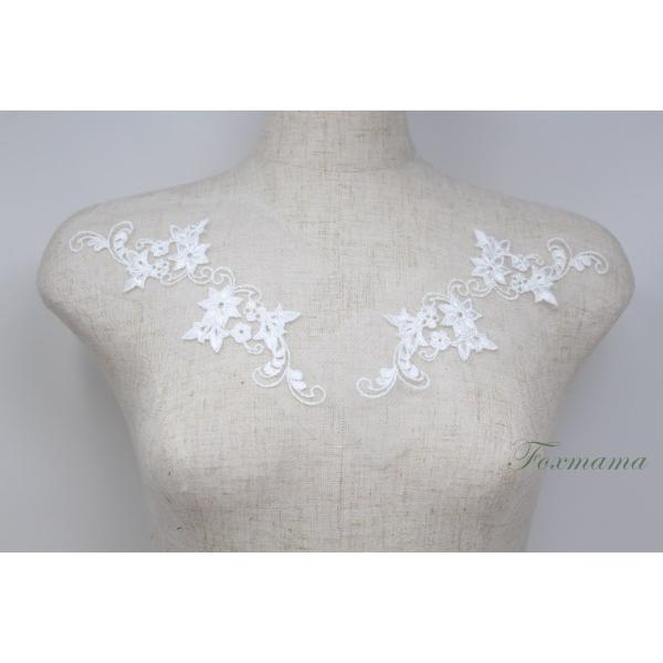 チュール刺繍モチーフ 1対 花 オフ白・キナリ (MFLA92KNSAJL)