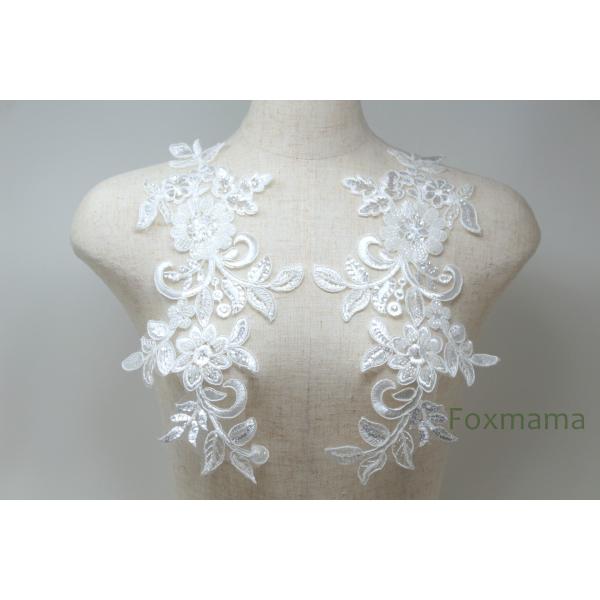 チュールコード刺繍モチーフ 1対 花 オフ白 スパンコールビーズ装飾 (MFLC22OWWWJL)