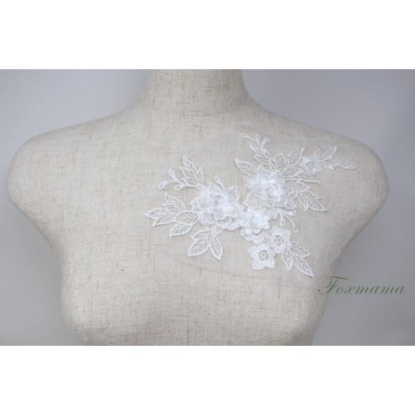 チュール刺繍花びら立体モチーフ 1枚 オフ白・キナリ Aタイフ゜ (MTHA82KNBH0A)