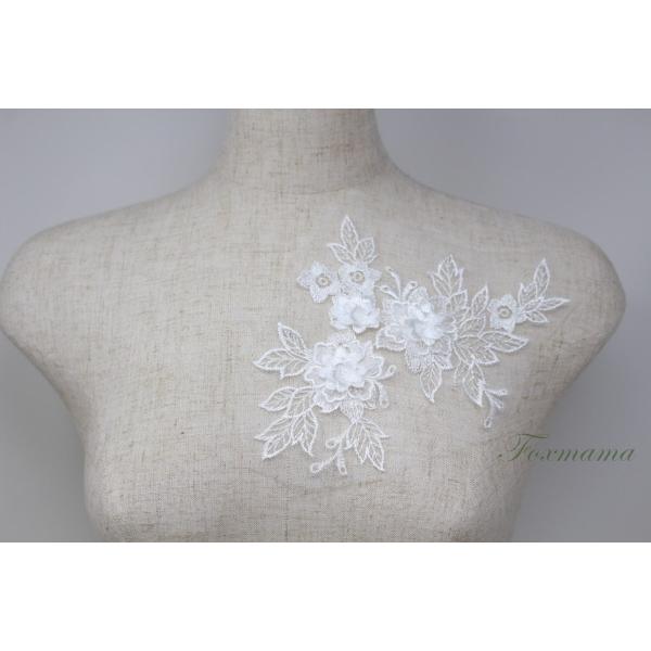 チュール刺繍花びら立体モチーフ 1枚 オフ白・キナリ Bタイフ゜ (MTHA82KNBH0B)