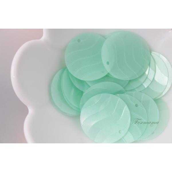 スパンコール 約20枚(約3g) 丸波型押し 21mm トップホール マットエメラルド色(SCC21...