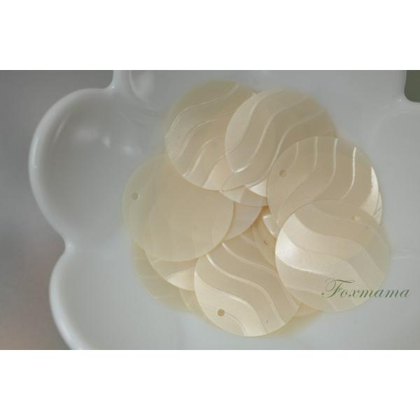 スパンコール 約20枚(約3g) 丸波型押し 21mm トップホール マットアイボリー色(SCC21...