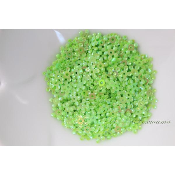 スパンコール 約430枚(約2g) 5枚花びら 5mm オーロラ 黄緑 (SF505AYGSE01)