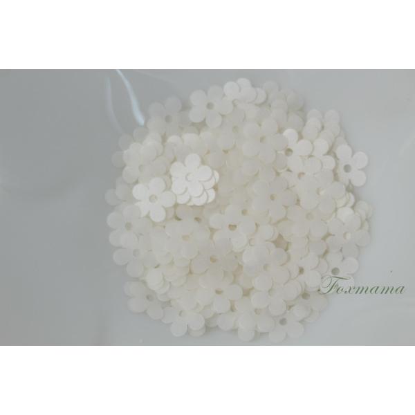 スパンコール 7mm 約200枚(約2g) ５枚花びら 平 マット オフ白 (SF507MOWHYH...