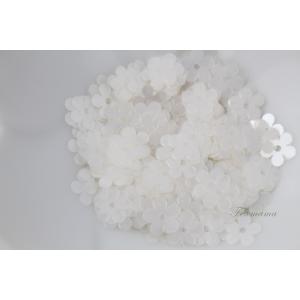 スパンコール 7mm 約250枚(約2g) 5枚花びら パール調　オフ白