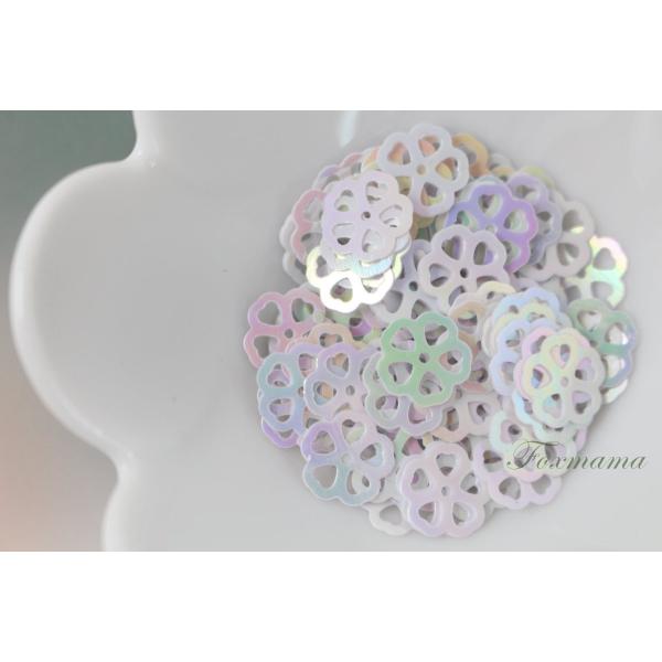 スパンコール 約100枚(約2g) 5枚花びら 10mm オーロラ 透かし 白 (SF510AWHJ...