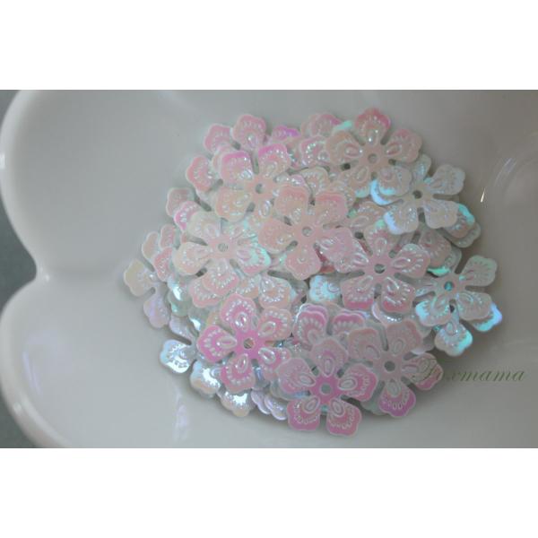 スパンコール 13mm 約70枚(約2.5g) 5枚花びら オーロラ 型押し 乳白 (SF513AM...