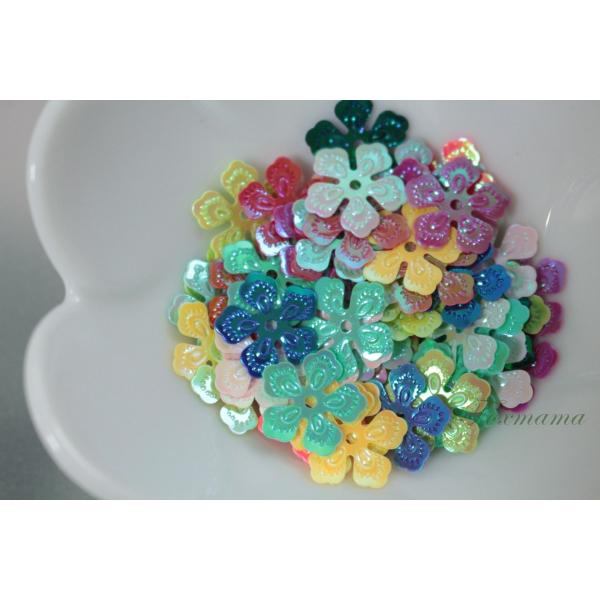 スパンコール 13mm 約70枚(約2.5g) 5枚花びら オーロラ 型押し 混色 (SF513AM...